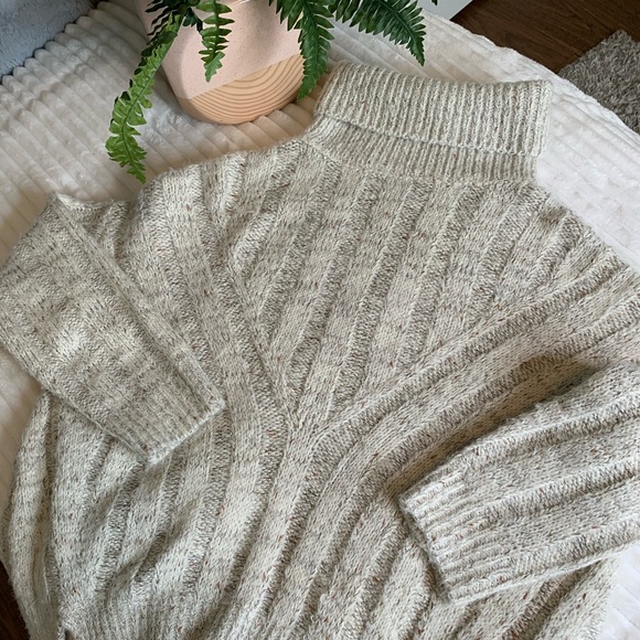 Moon River Sweaters - ☘️ 2 for $15 ☘️ Turtle neck Sweater